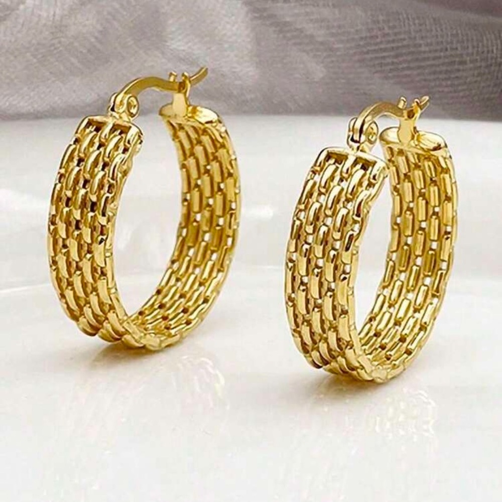 Elegant Gold Hoop Earrings